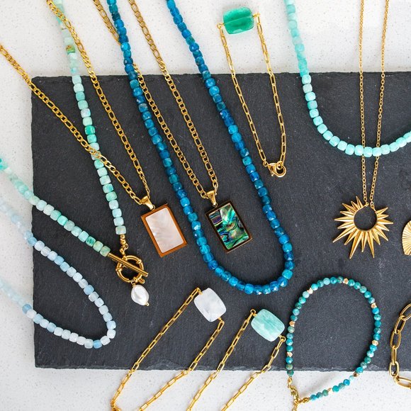 Aquamarine Gemstone Necklace with gold toggle clasp and removeable baroque pearl - Picture 12 of 14